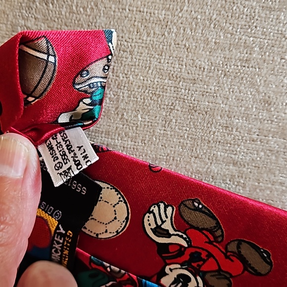 Mickey Mouse mens tie - Picture 6 of 7